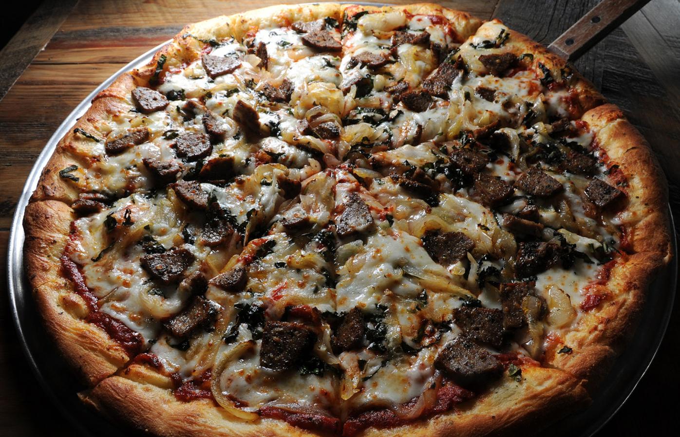 Walter's 303 Pizzeria and Publik House: Popular but not perfect