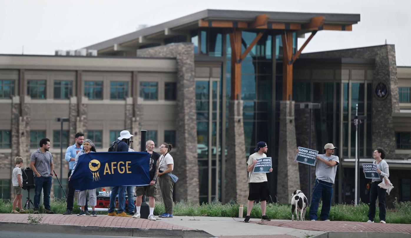 Colorado Springs residents protest VA cutting contracts with unions